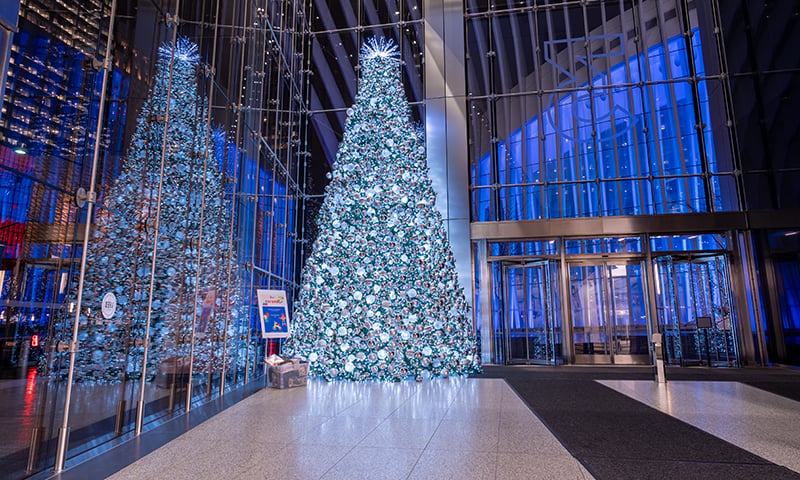 Grand commercial Christmas tree installation by Cambridge at 3 World Trade Center